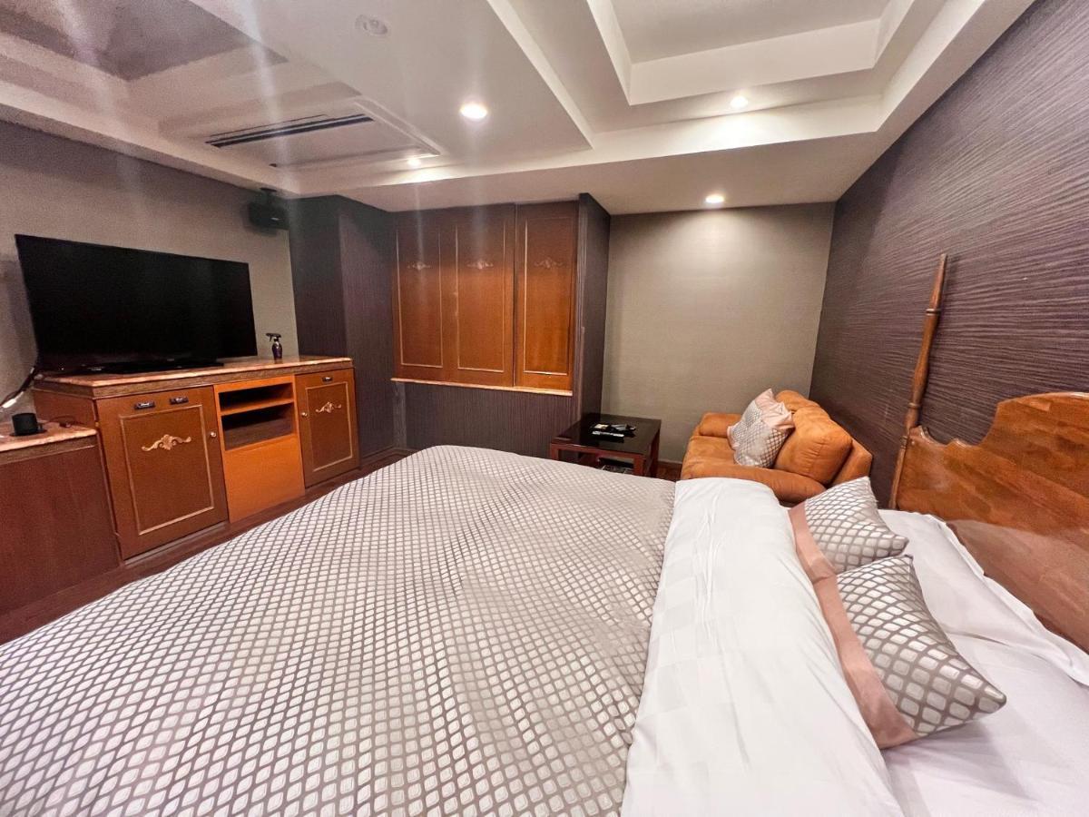 Hotel Crystal Gate Nagoya - Couple Hotel (Adults Only) מראה חיצוני תמונה